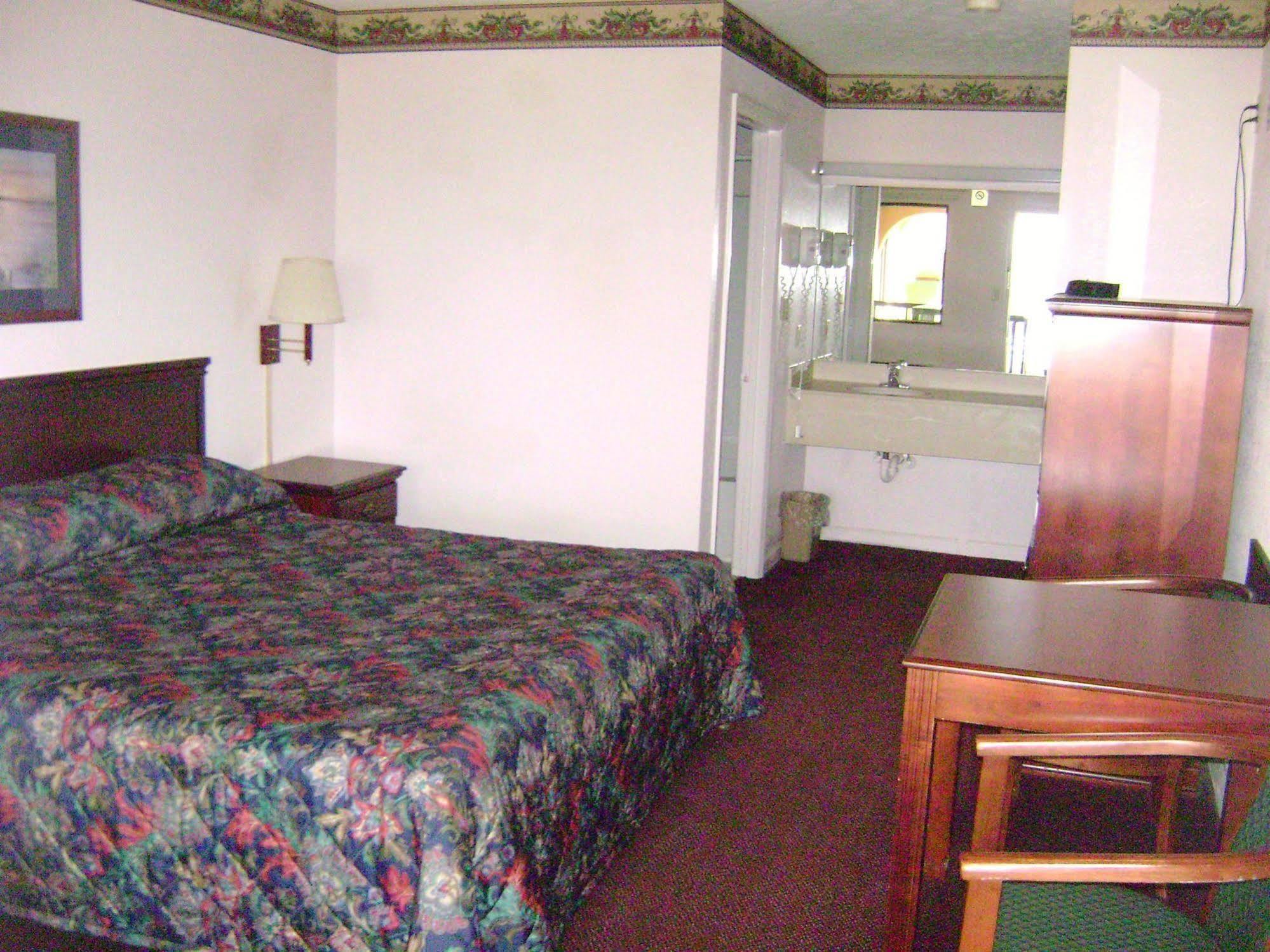 Garden Inn & Suites Hogansville Стая снимка